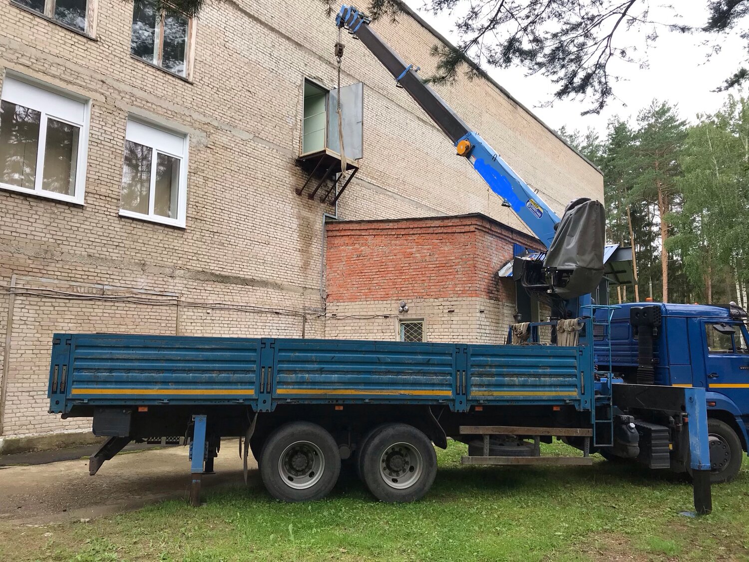 камаз 65117 бортовой с манипулятором, манипулятор камаз 65117 6 метров кузов, камаз манипулятор 12 метров, манипулятор, камаз 53215 с манипулятором