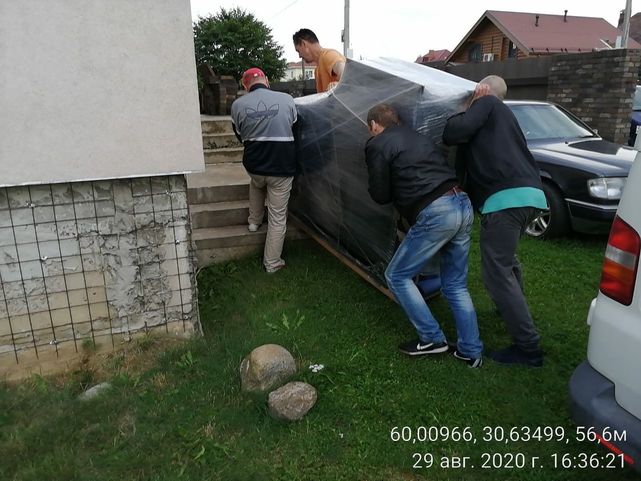 человек, люди, на дороге, во дворе, автомобиль