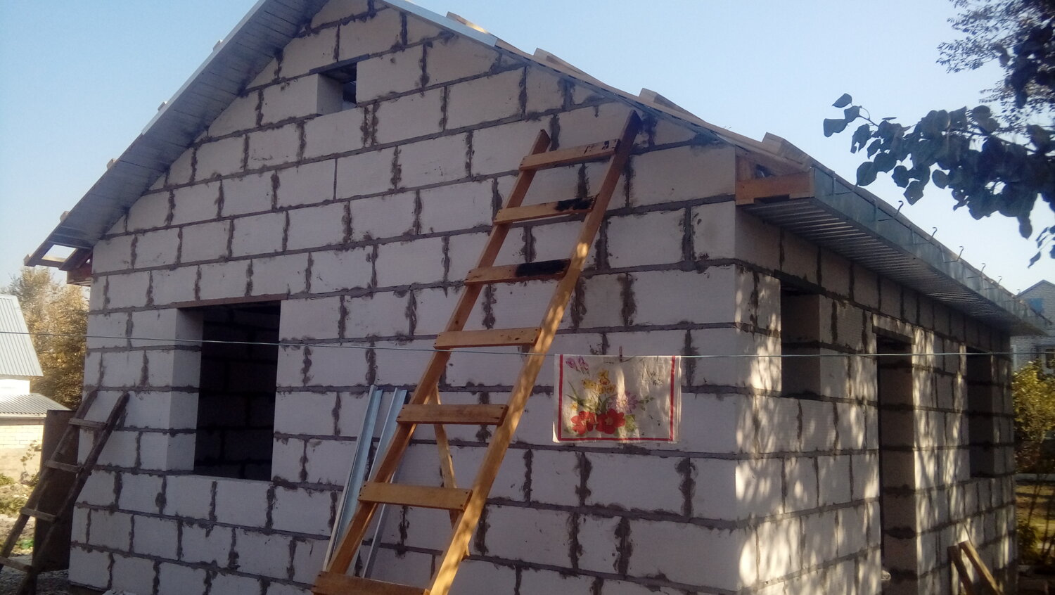 Кладка фронтона из керамзитобетонных блоков - 81 фото