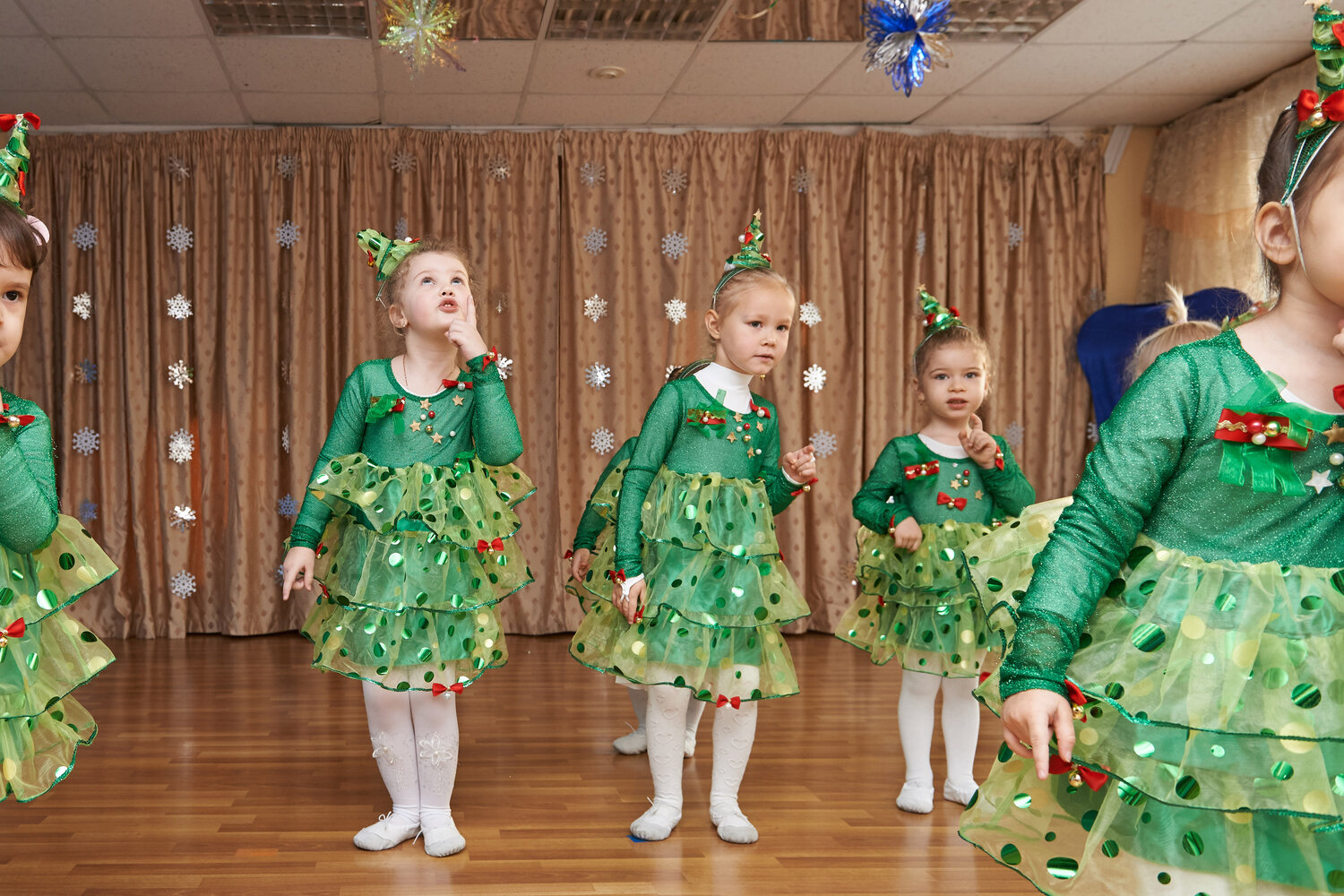утренник, танец елочек, утренник елка, детский сад, потанцуем с ёлочкой в детском саду