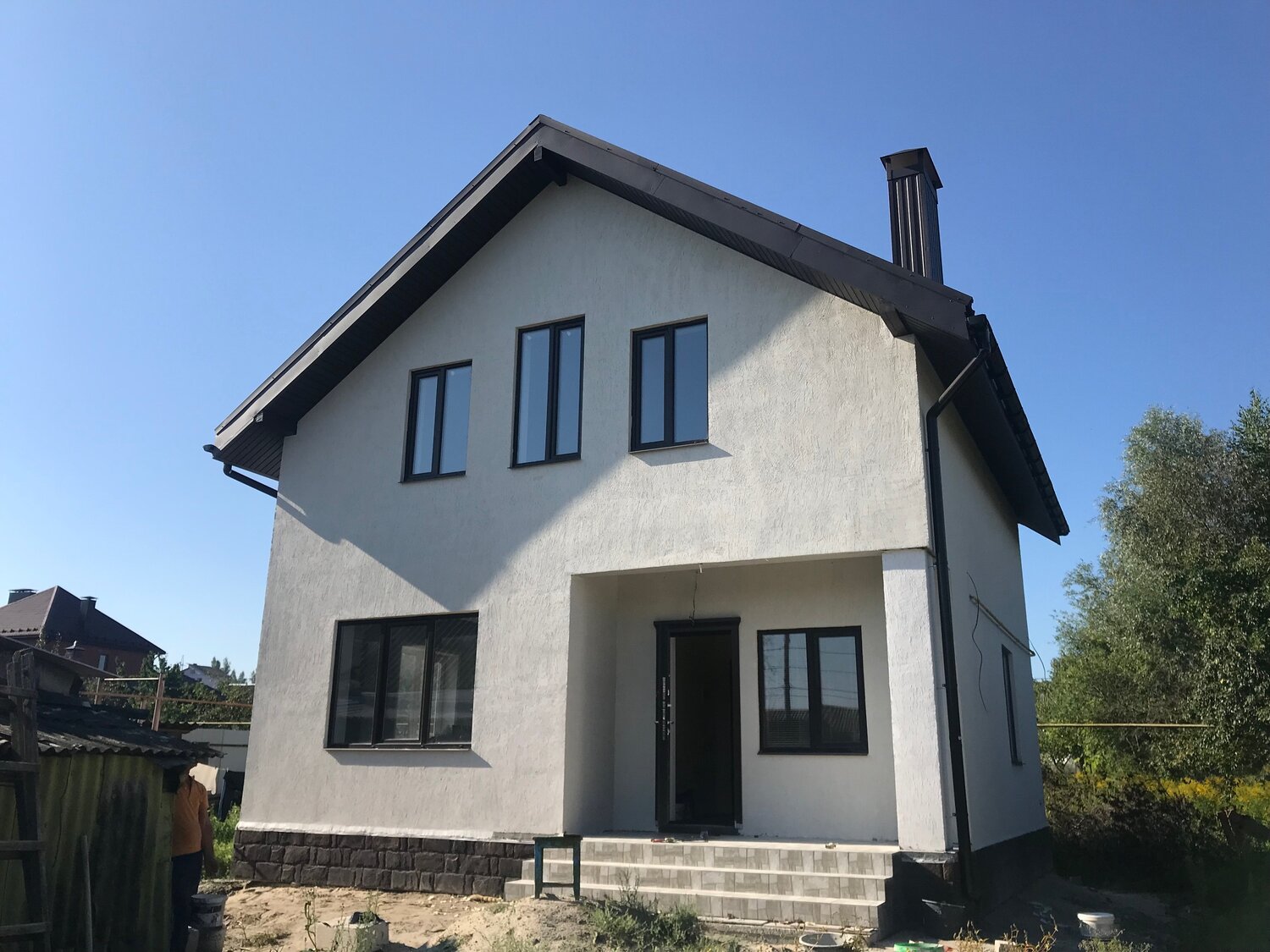 дом коттедж, загородный дом, оштукатуренный фасад, строительство домов коттеджей, коттедж