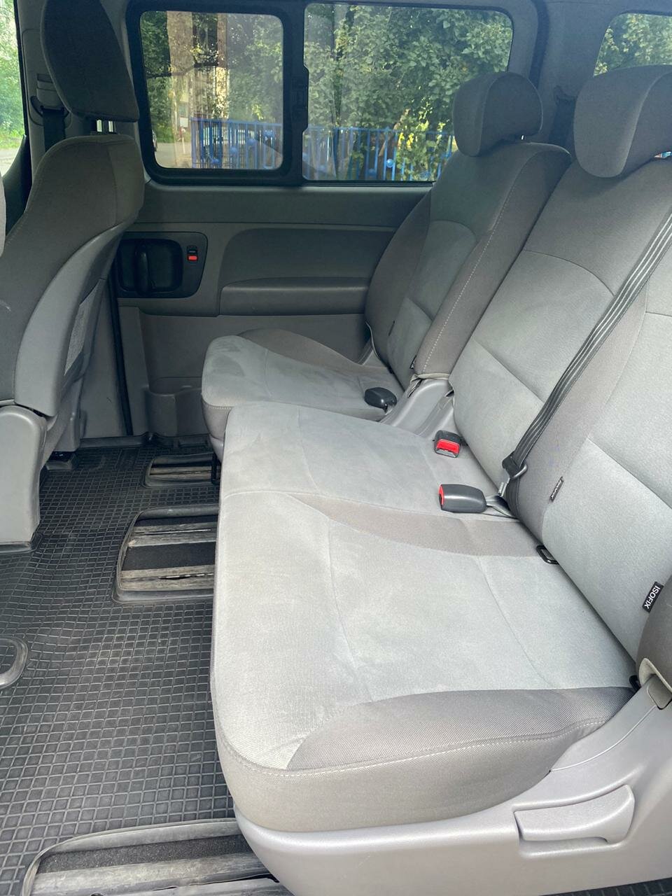 кожаный салон салон мазда бонго, мазда бонго френди 1998 год, mazda bongo 2001 салон, автомобиль, mpv второй ряд сидений