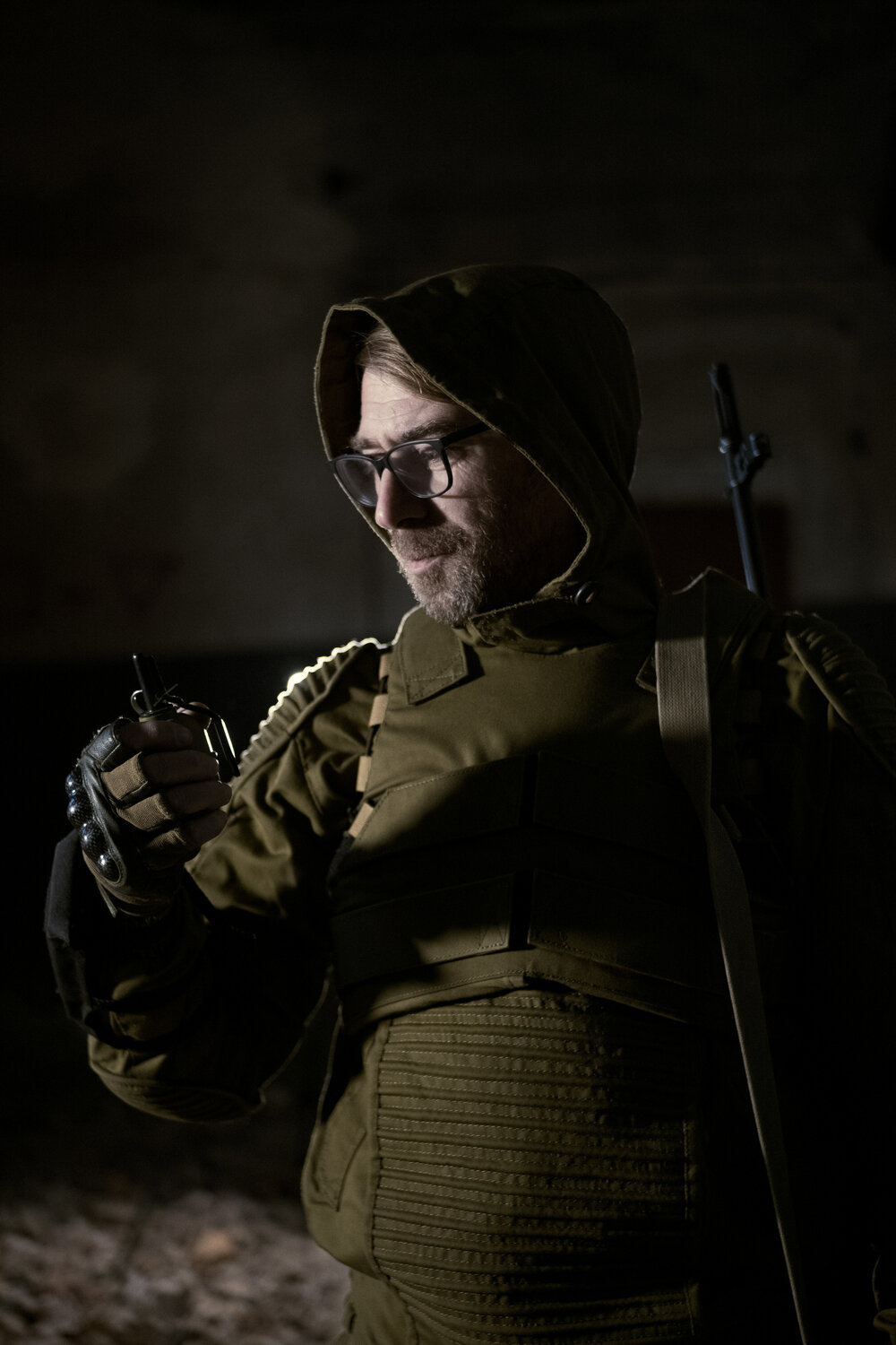 сталкер косплей, боец монолита сталкер косплей, заря-м сталкер, солдат спецназа, сталкер в плаще