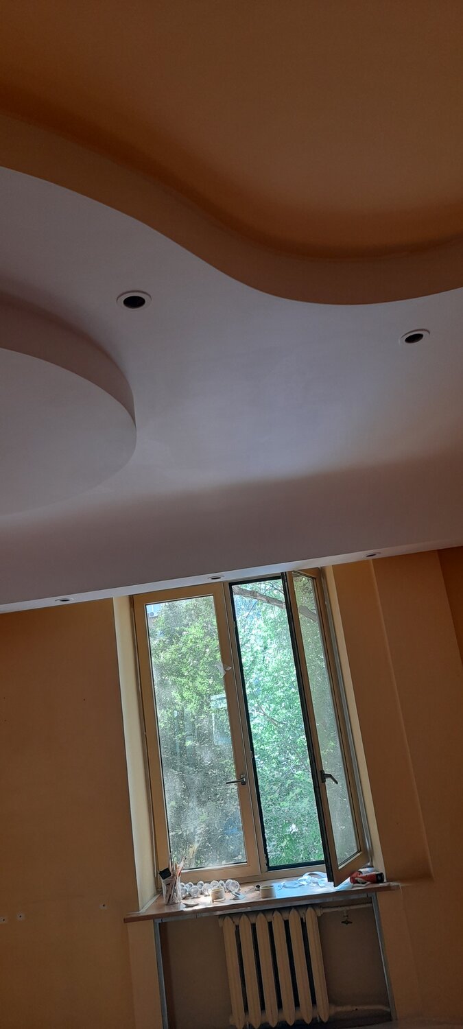 двухуровневый потолок из гипсокартона, потолок из гипсокартона двухуровневый волной, 2 х уровневый потолок из гипсокартона, многоуровневые потолки из гипсокартона, ярусные потолки из гипсокартона