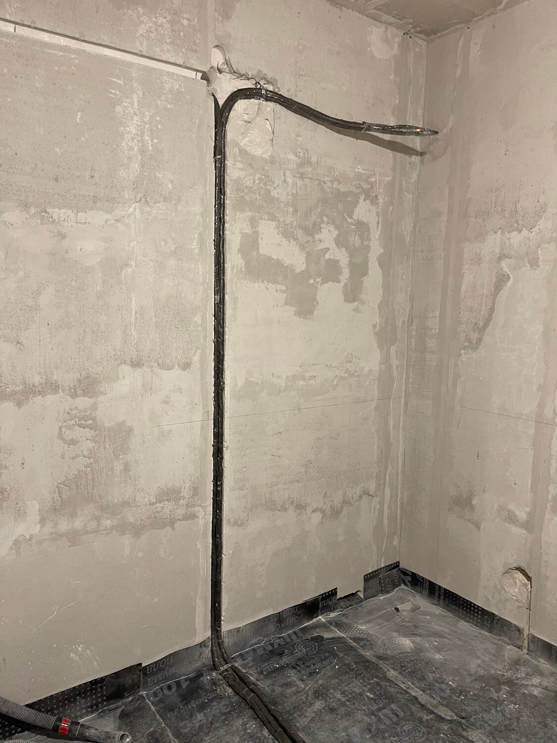 штробление стен, штробление, штроба, штробление стен под проводку, штробление монолитных стен