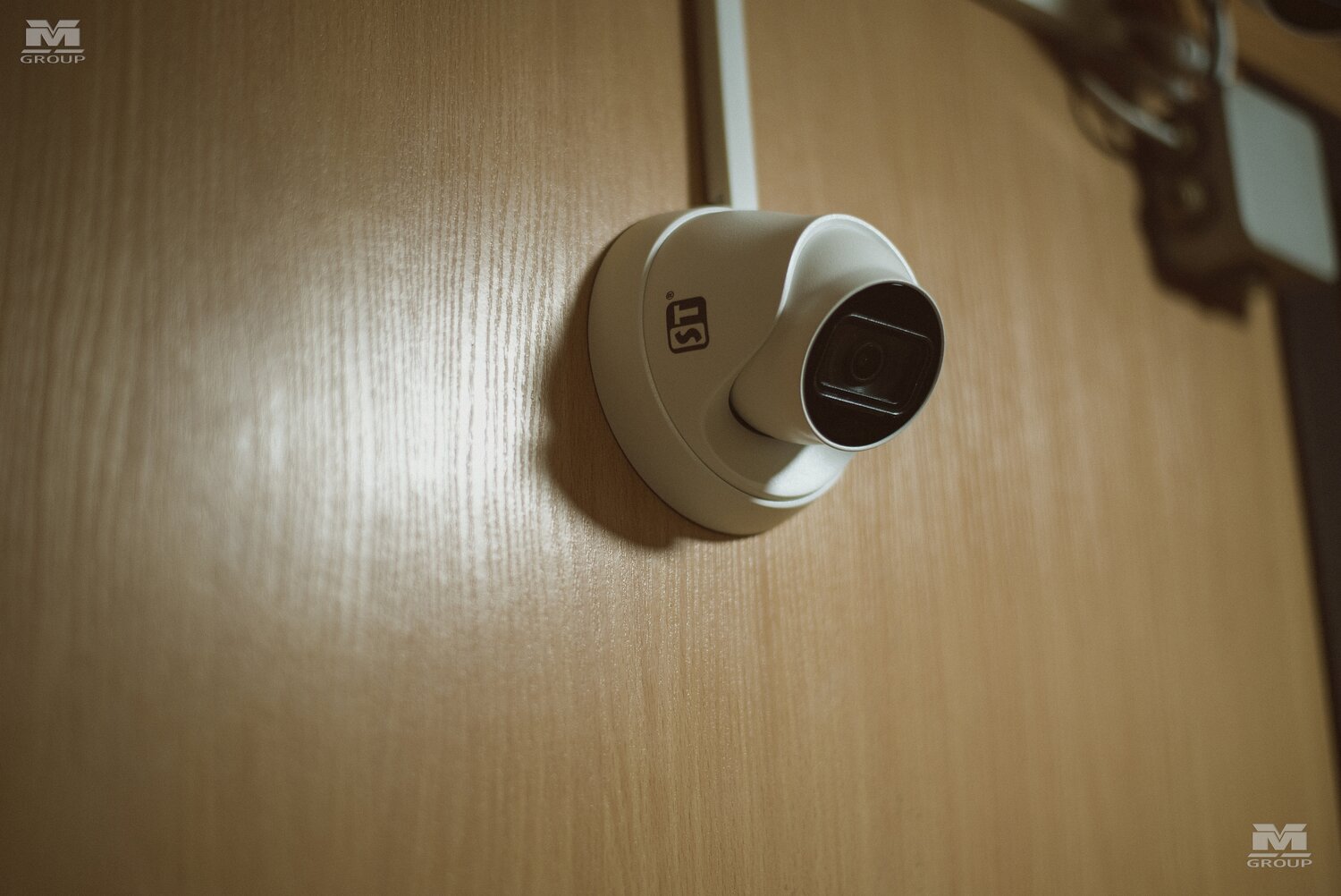 камера домашний секьюрити, home security camera: arlo pro 4, видеонаблюдение, ip-камера xiaomi ai camera 13mp smart gesture recognition, wireless security camera