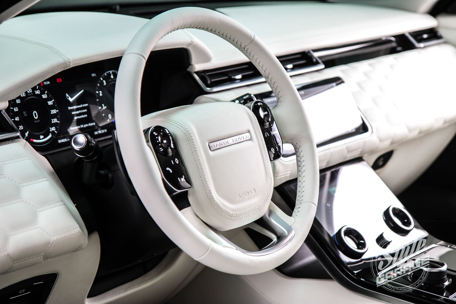 range rover velar 2021 салон, range rover velar 2020 салон, руль рендж ровер 2018, руль рендж ровер, Tesla Model S