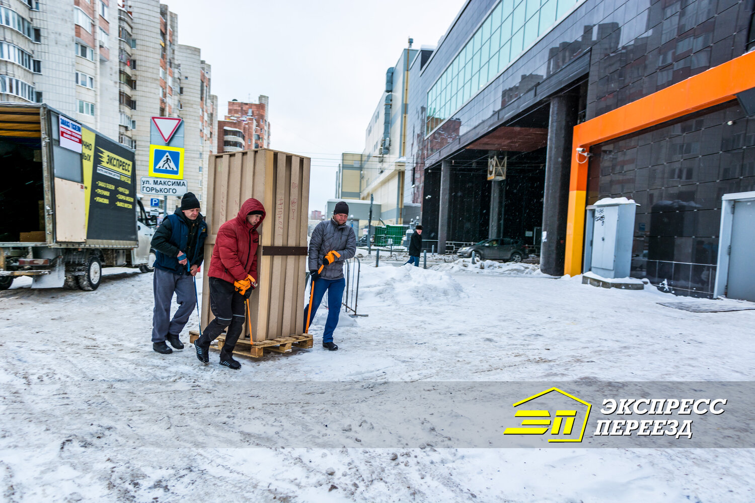экспресс переезд пермь, переезд, очистка тротуаров от снега, жилой комплекс, снег на строительной площадке