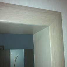 доборная планка обналичка, наличник, дверные доборы, обрамление откосов входной двери, дверной проем с добором