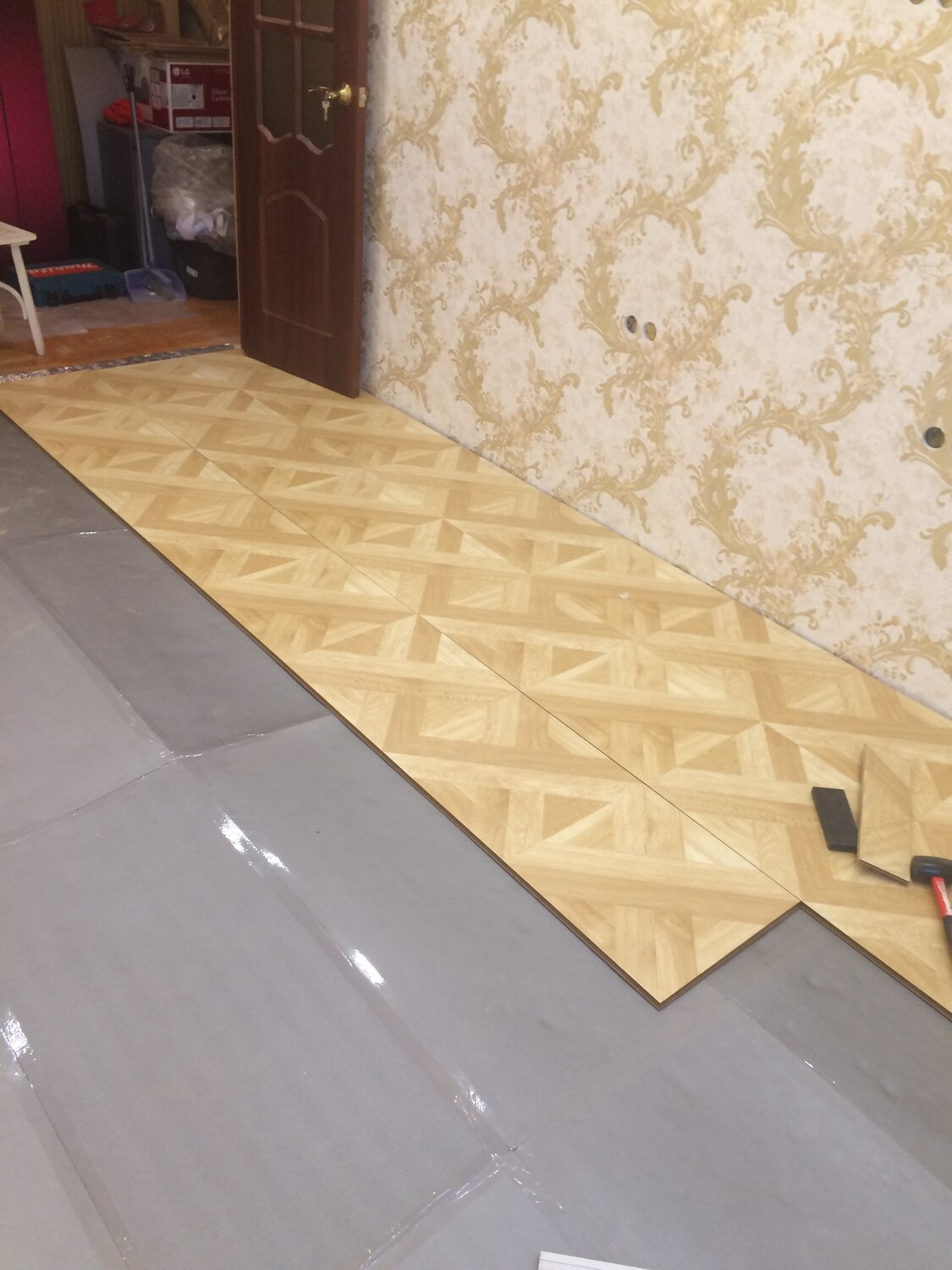 укладка ламината, паркет, напольное покрытие, паркетная фанера, линолеум