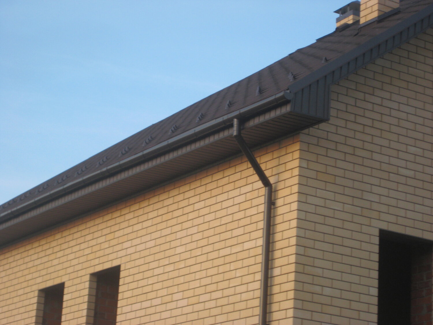 софит grand line графит, водосточная система grand line, grand line софит металлический центральная перфорация ral8017, софиты гранд лайн металлические, водосток пвх гранд лайн