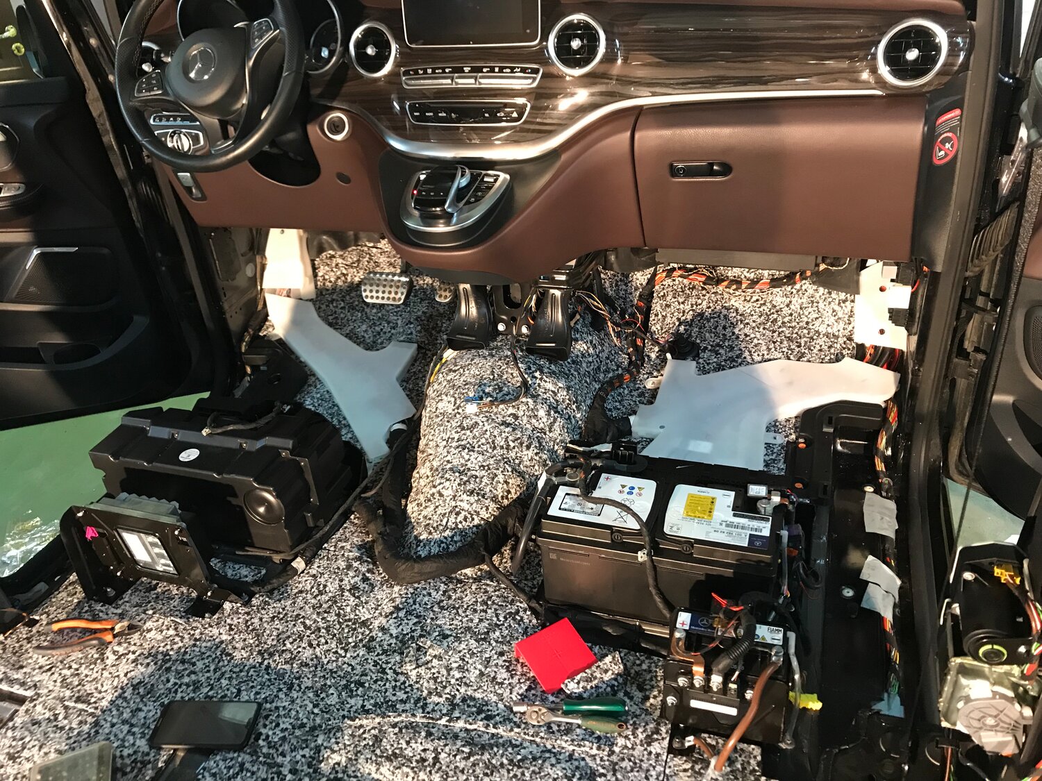 шумоизоляция автомобиля, glc шумоизоляция торпедо, шумоизоляция торпеды киа соренто прайм, cls 500 2012 шумоизоляция, шумоизоляция mercedes vito