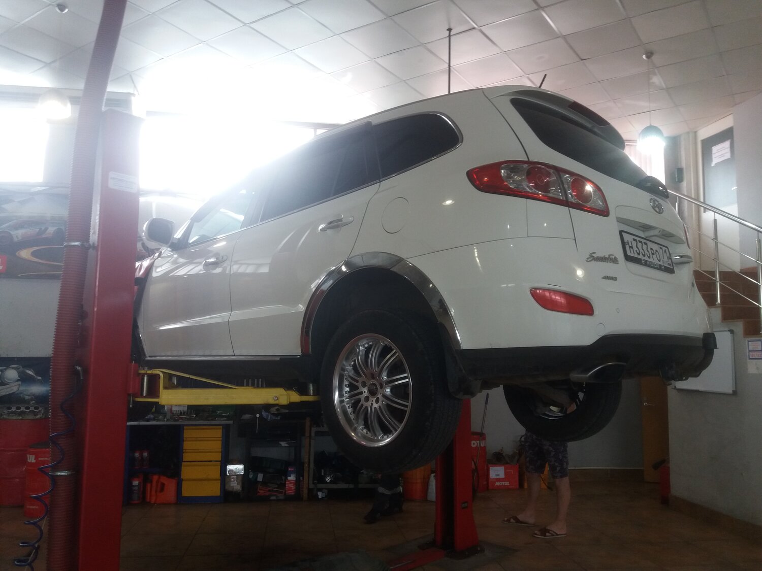 автомобиль, авто, mitsubishi outlander на подъемнике, усиленные пружины kia sorento xm fl, санта фе на подъемнике