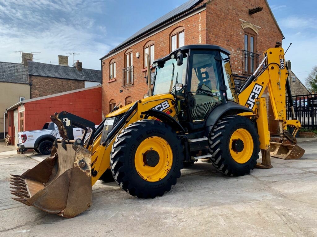 погрузчик фронтальный джисиби 3cx jcb с захватом  для поддонов, экскаватор погрузчик jcb, экскаватор-погрузчик jcb 4cx, экскаватор-погрузчик jcb 3cx super, фронтальный погрузчик jcb