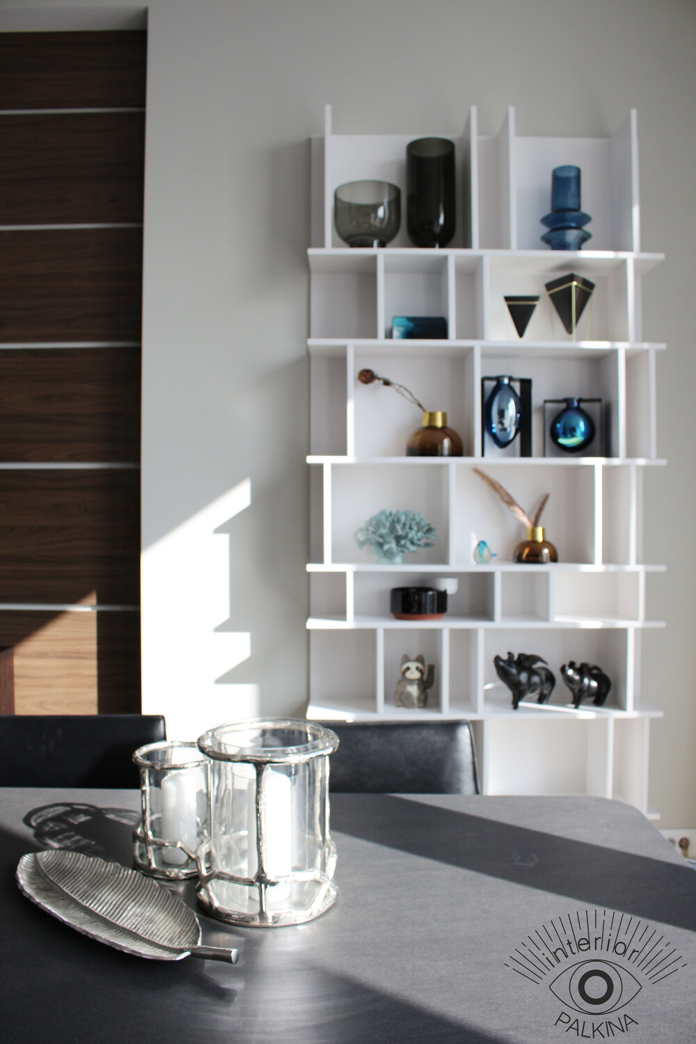 интересные стеллажи в интерьере, открытые полки, полки, полочки в стиле сканди, декор для открытая полка в гостиную
