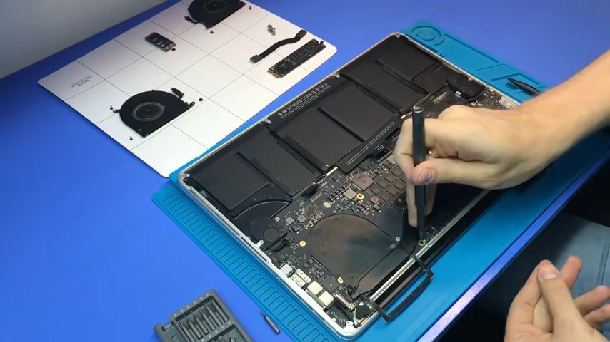 macbook air a1466 внутри, macbook pro teardown, ssd macbook air 2017, ifixit macbook pro 2015, macbook разобранный