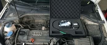 audi a2 открытый капот, audi c4 2.6 под капотом, audi audi a4/avant 2004 крышка аккумулятора, подкапотное пространство audi a6 c7 allroad quattro, фольксваген гольф 6 подкапотное пространство