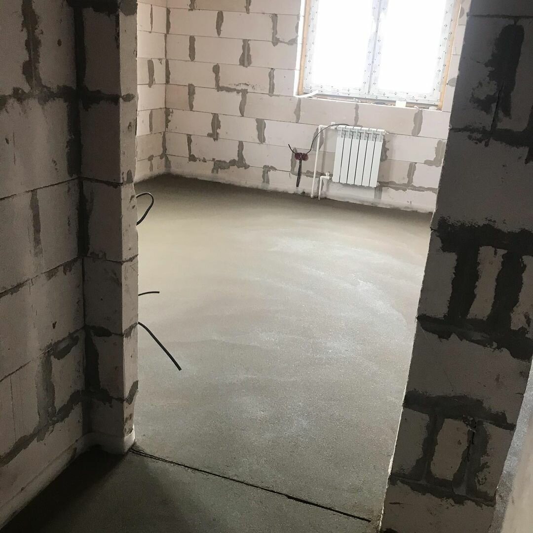 Заливка стяжки пола бетоном через окно - 92 фото