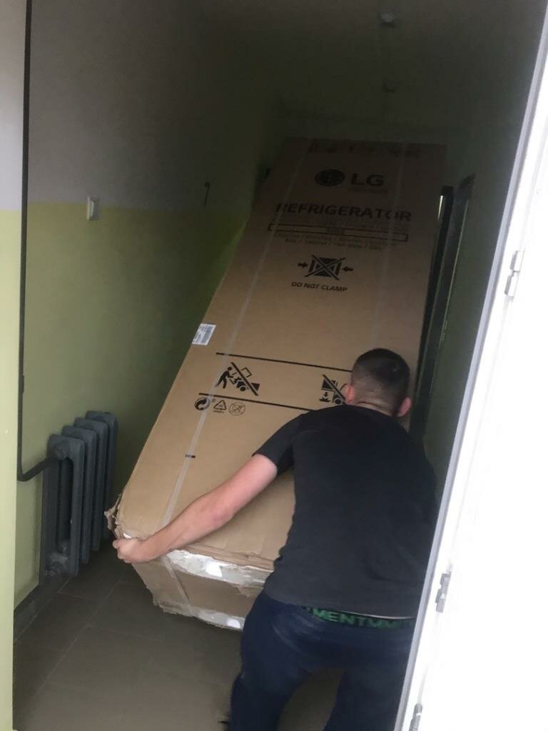 комната, грузчик, камера в подъезде, камеры по взлому в подъезде