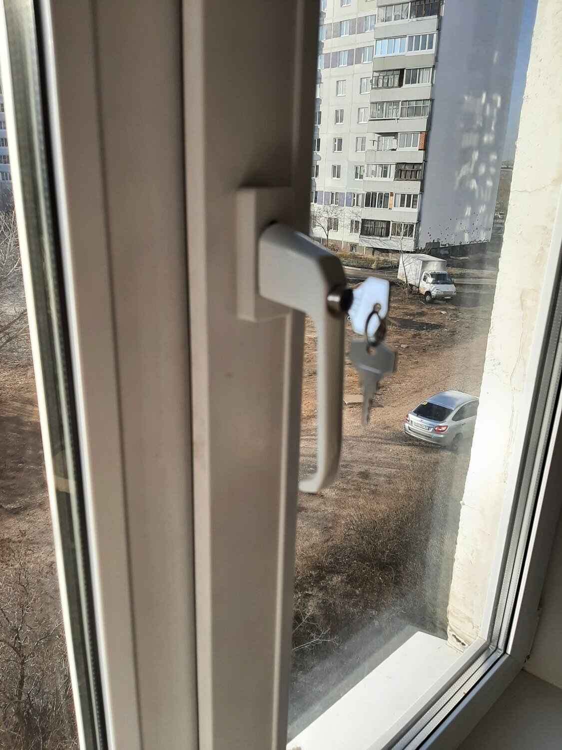 пластиковое окно, окна, пластиковые окна на балкон, защита от взлома пластиковых окон, оконный замок с тросом penkid
