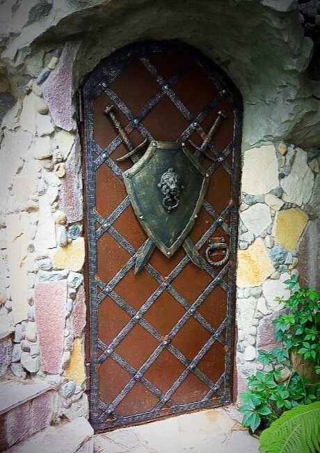 сказочная дверь, ворота в старинном стиле, кованная дверь под старину, кованые двери, кованые калитки