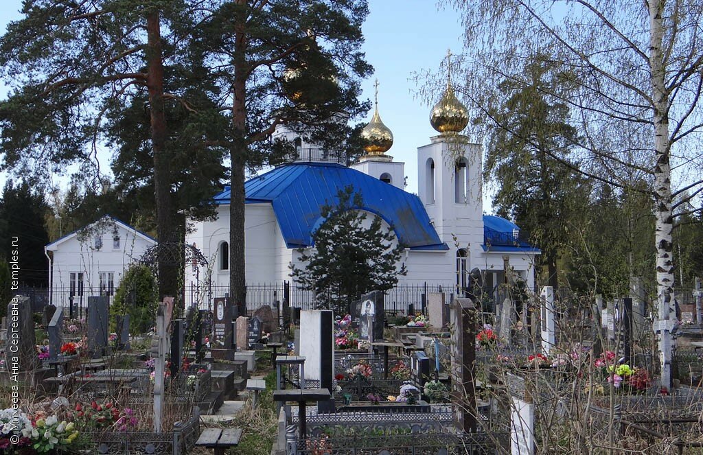 Храмы на кладбище фото