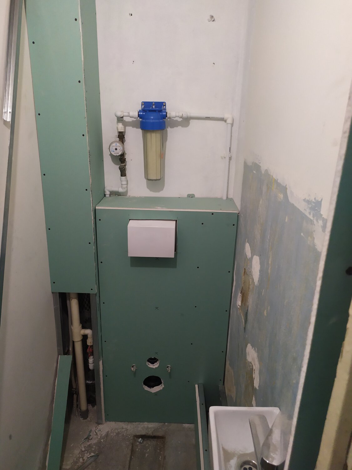 туалет, зашивка инсталляции гипсокартоном geberit, туалет отделка гкл, обшивка инсталляции геберит гипсокартоном, обшивка инсталляции гипсокартоном