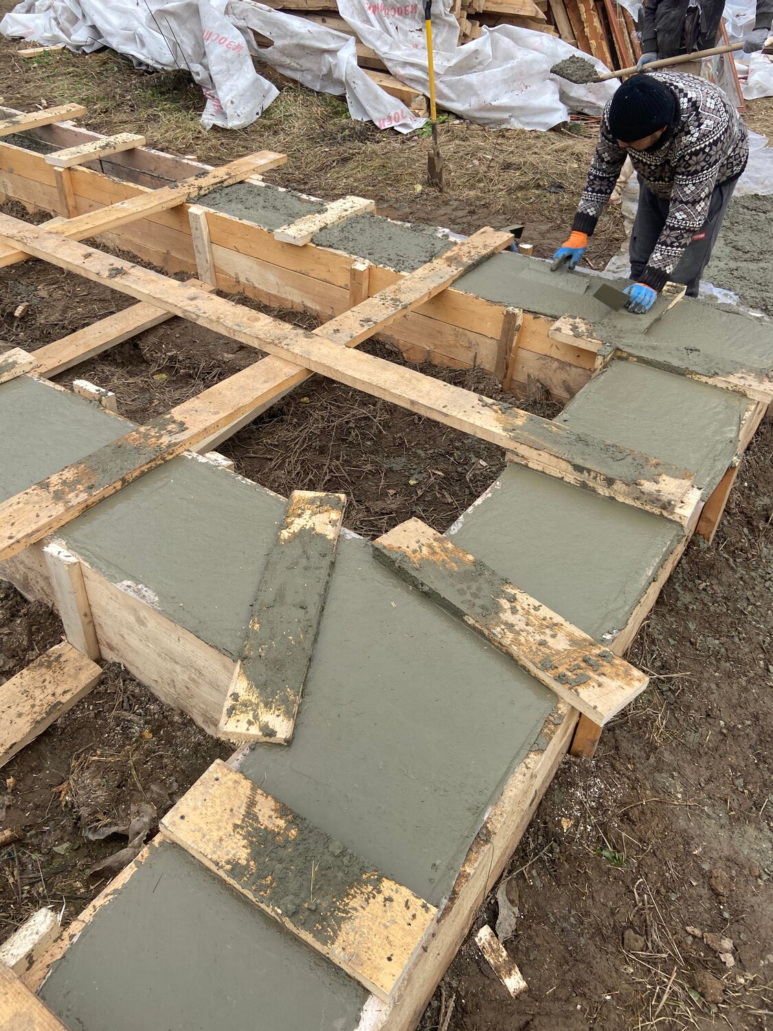 Залить ленточный фундамент