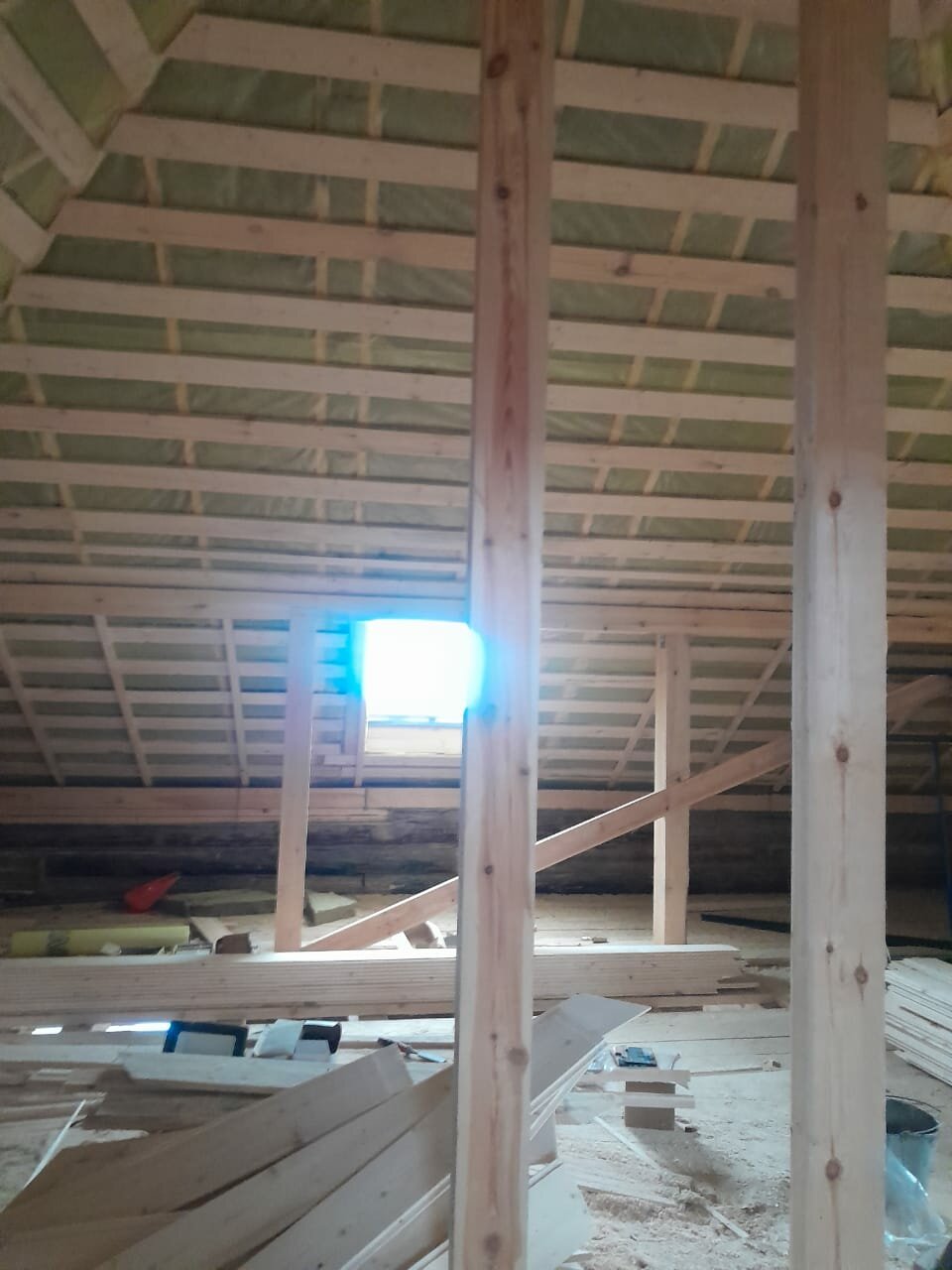 Укладка утеплителя кровли