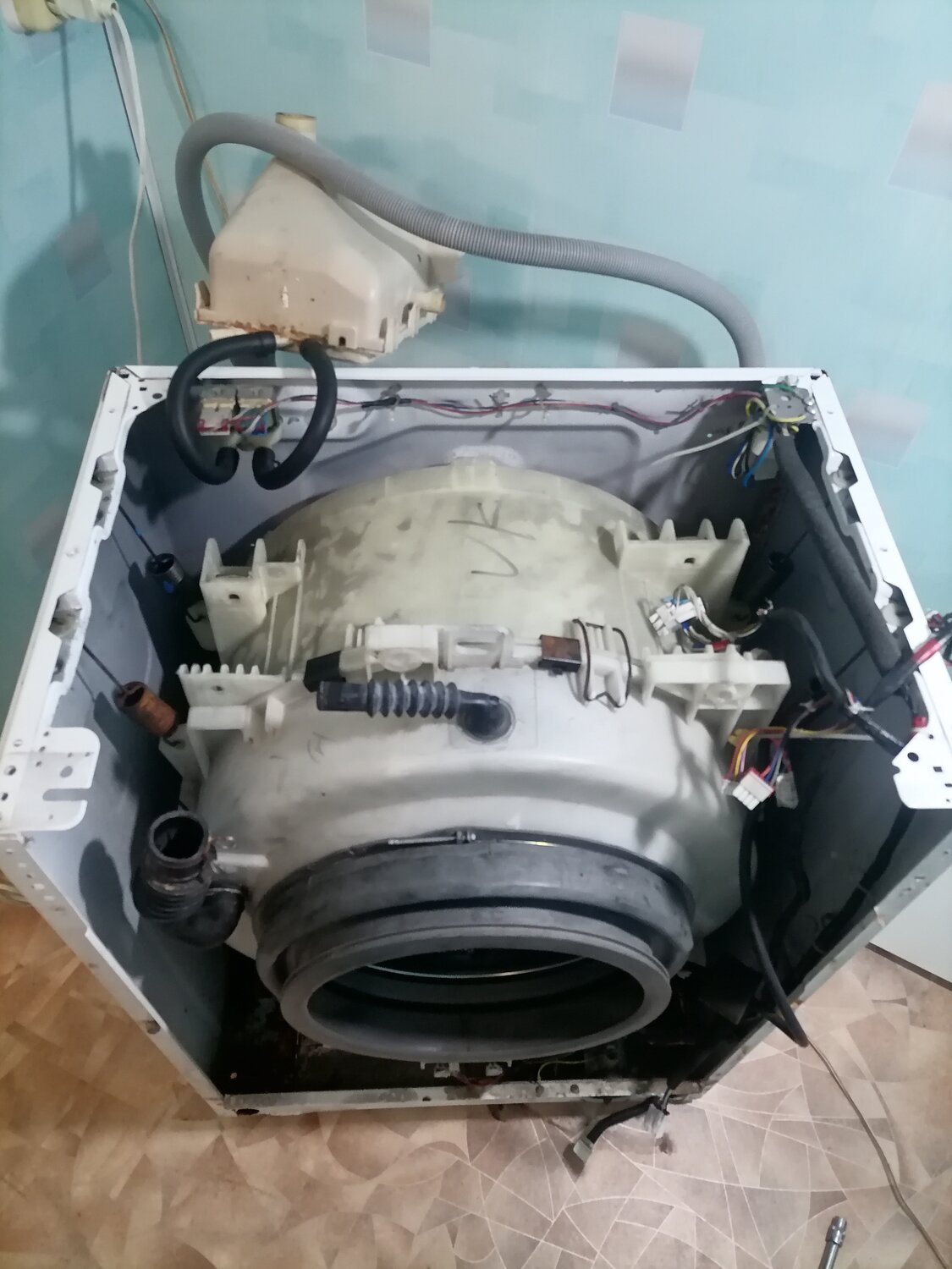 разобранная стиральная машина, разбор стиральной машины, ремонт стиральной машины, разобрать стиральную машину lg, замена подшипника стиральной машины