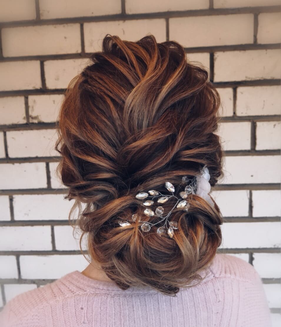 причёска, прически на выпускной пучок с локонами, европейские прически, прическа нижний пучок с пуруж новый волосы, прически спб