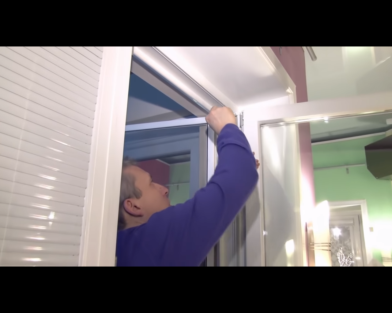 монтаж жалюзи, окна, потолок, replacing door trim, монтаж пвх панелей на потолок балкона