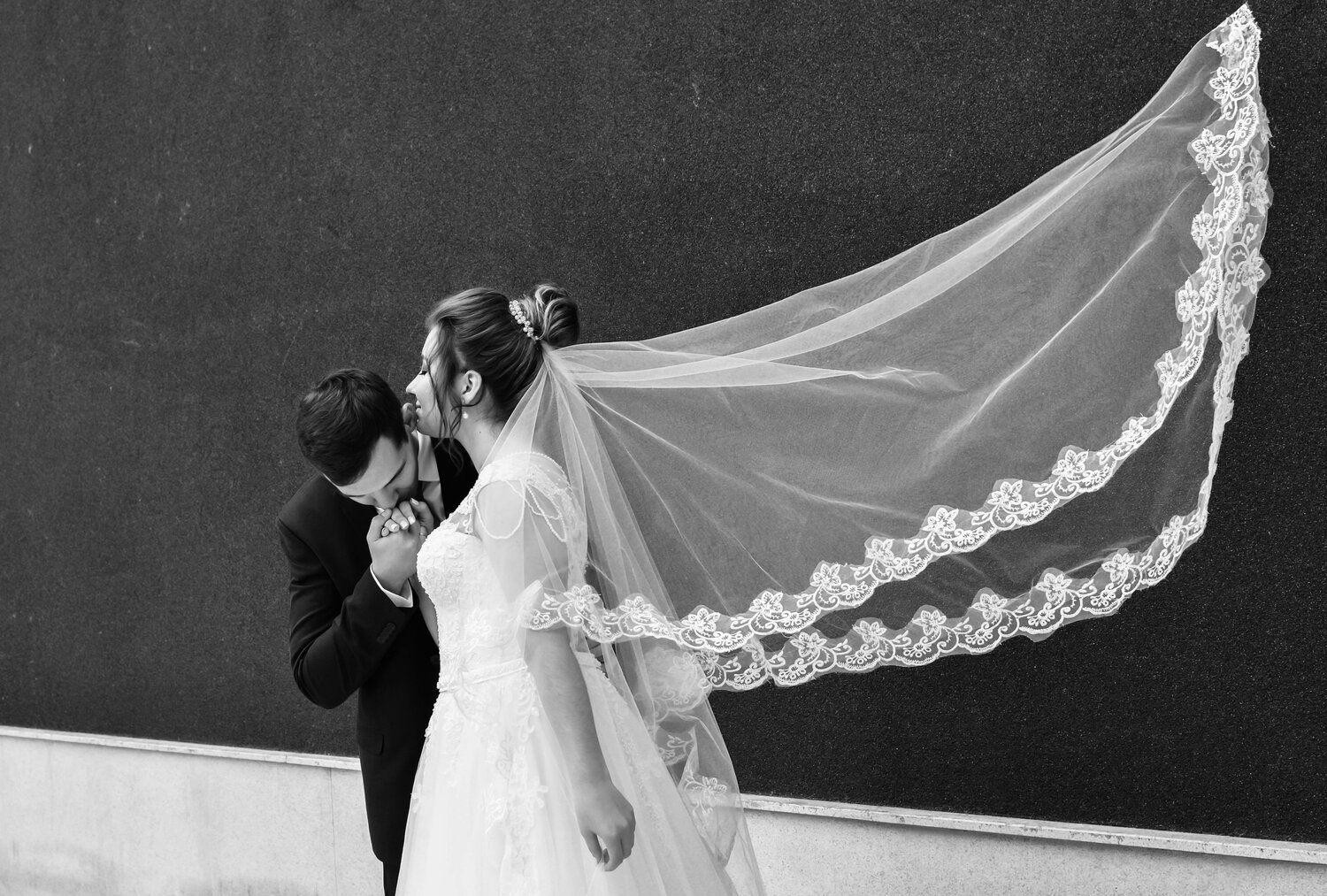 свадебный, жених невесты, свадебная фотография, свадебная фата, свадебная фата белая