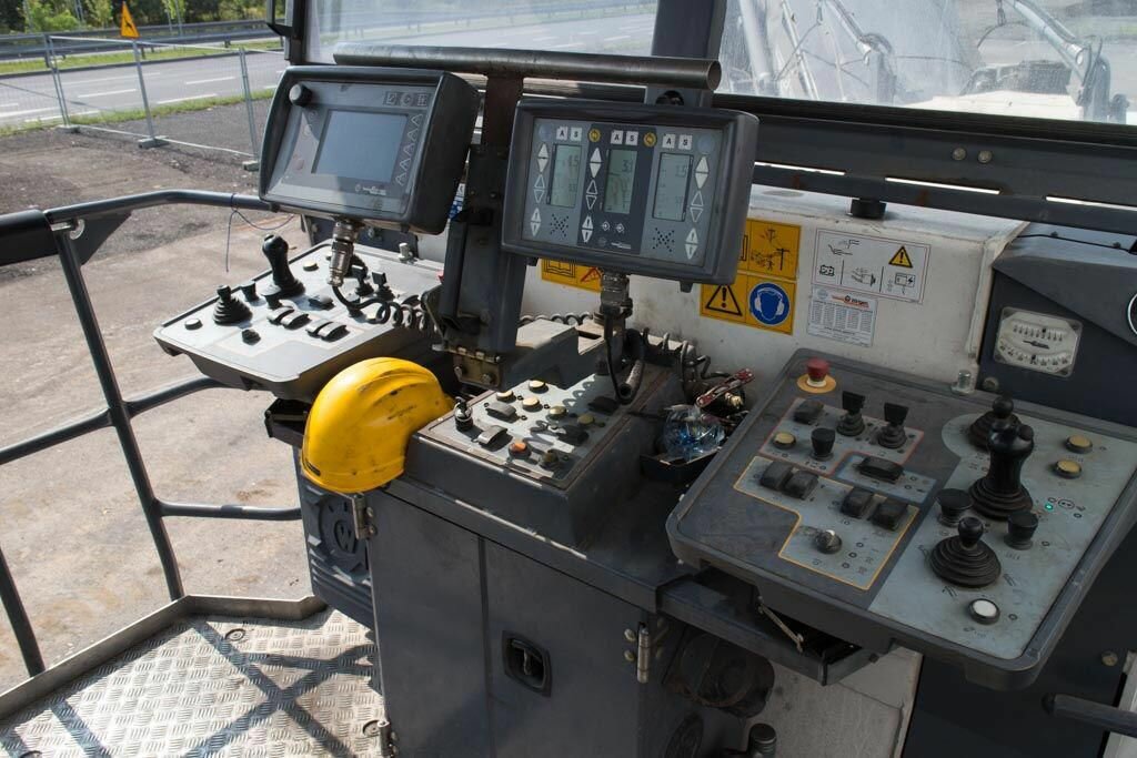 пульт управления дорожной фрезы wirtgen, пульт управления wirtgen, тэм18дм 1400 кабина, тэм9 кабина, техника