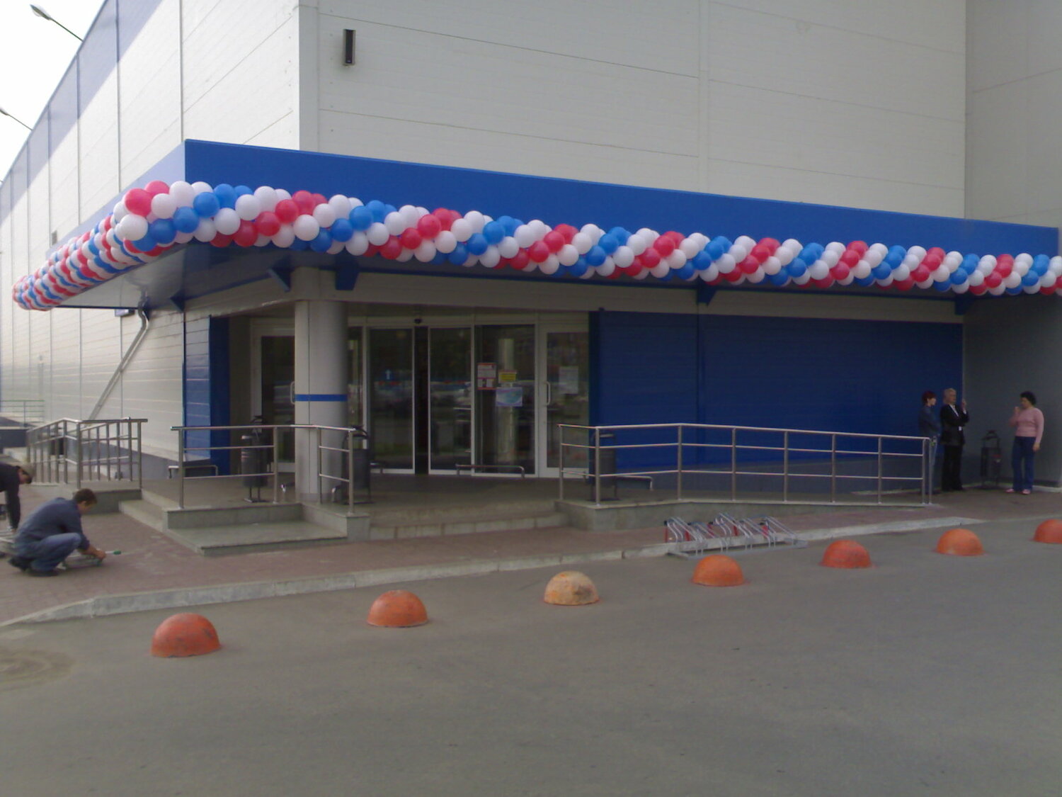 здание, оформление фасада шарами, комплекс, зала, спортивный комплекс