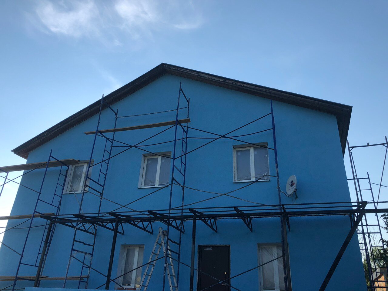 мокрый фасад, фасад, мокрый фасад тюмень, отделка фасада дома из сип панелей, дом