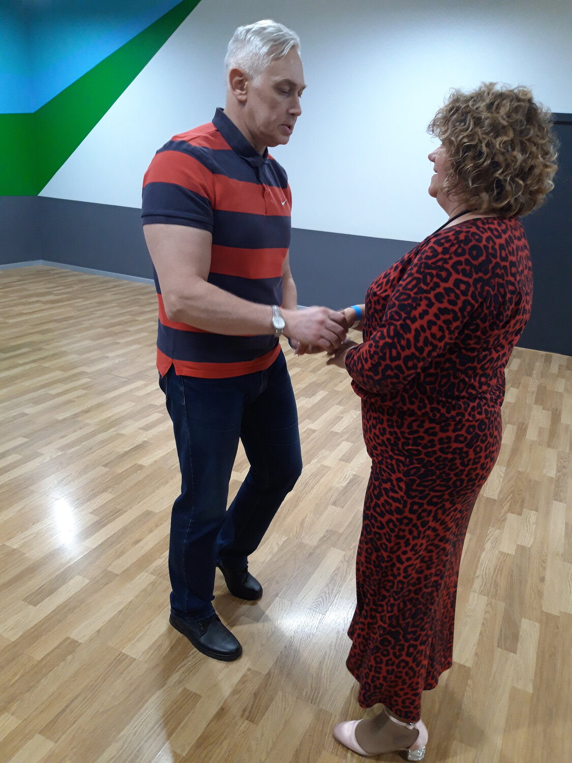 танец, учитель танго, московское долголетие танцы, танго, уроки танго эльвиры малишевской очо вперед назад