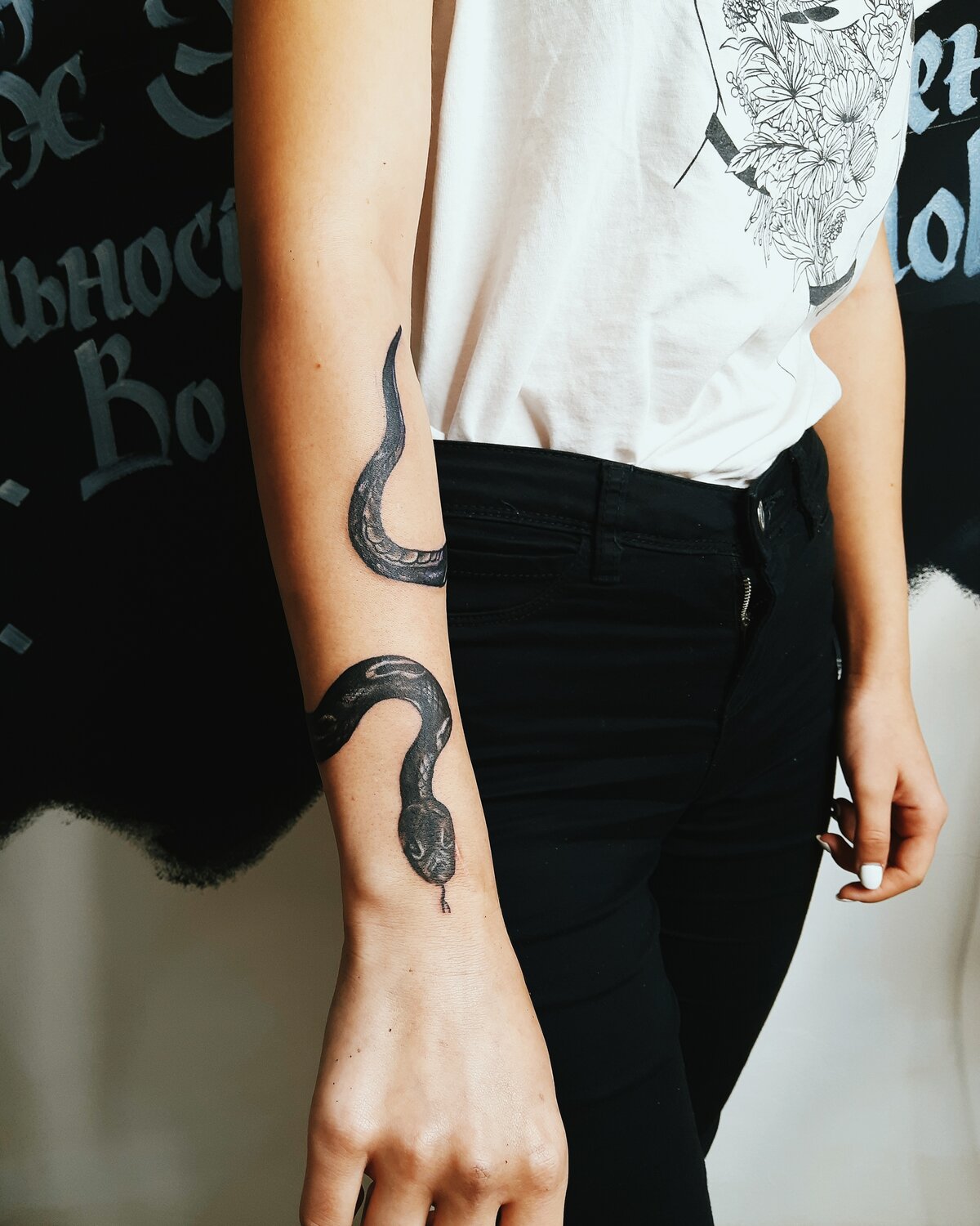 тату змея на руке, татуировка, tattoo, тату дизайн, змея на руку в лайнворке