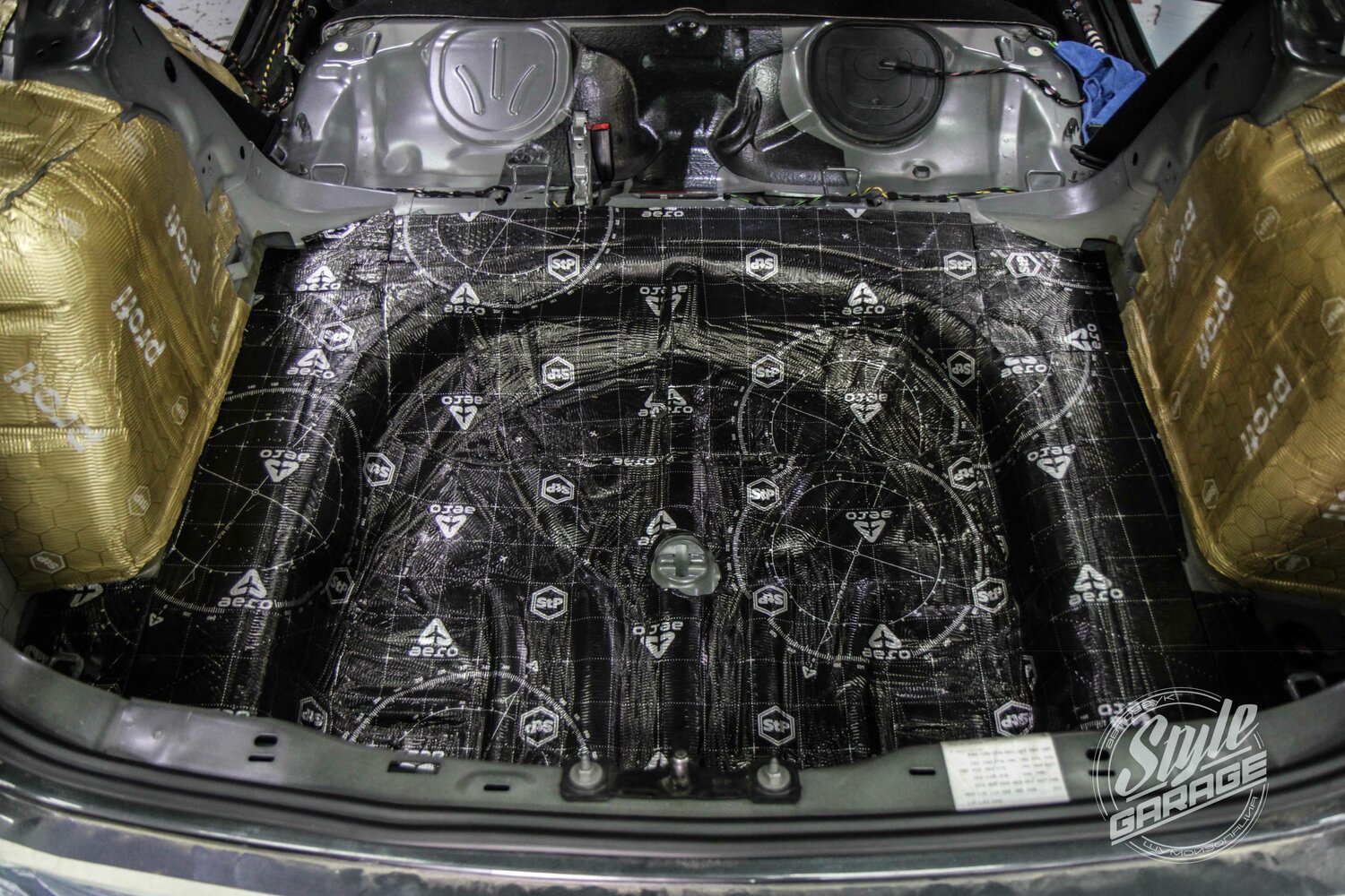 шумоизоляция багажника toyota corolla 150, шумоизоляция двигателя vw гольф 6, rx300 шумоизоляция багажника, шумоизоляция багажника stp, шумоизоляция автомобиля