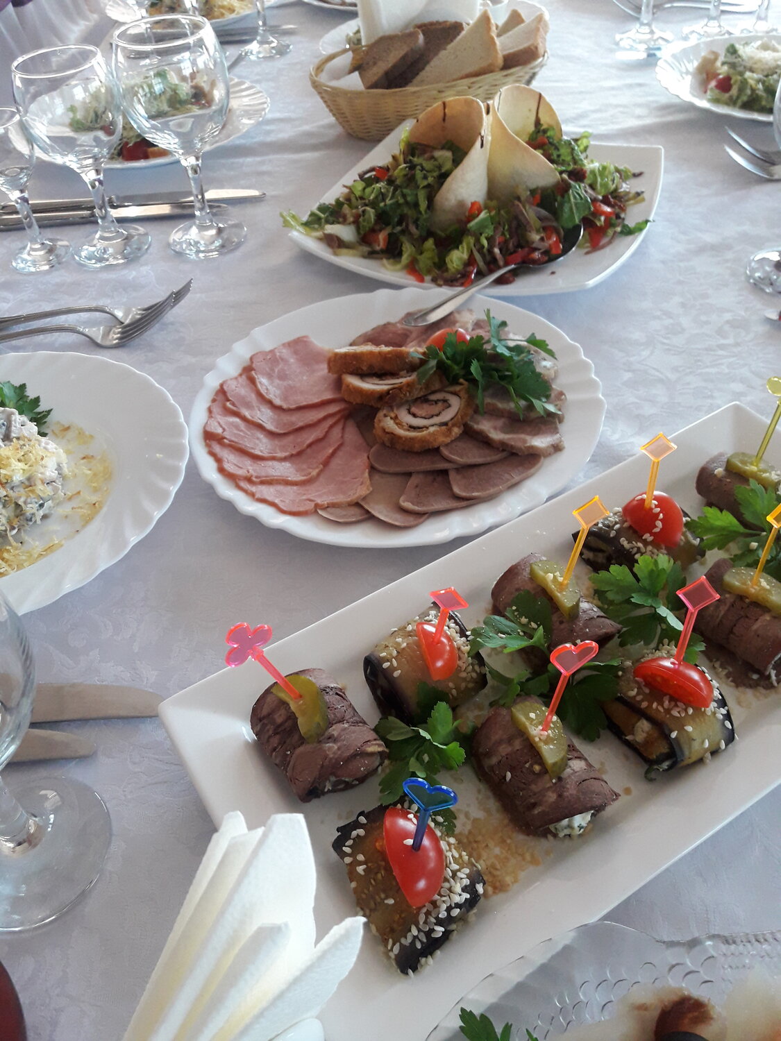 праздничный стол, закуска, красивые закуски, банкет, кафе
