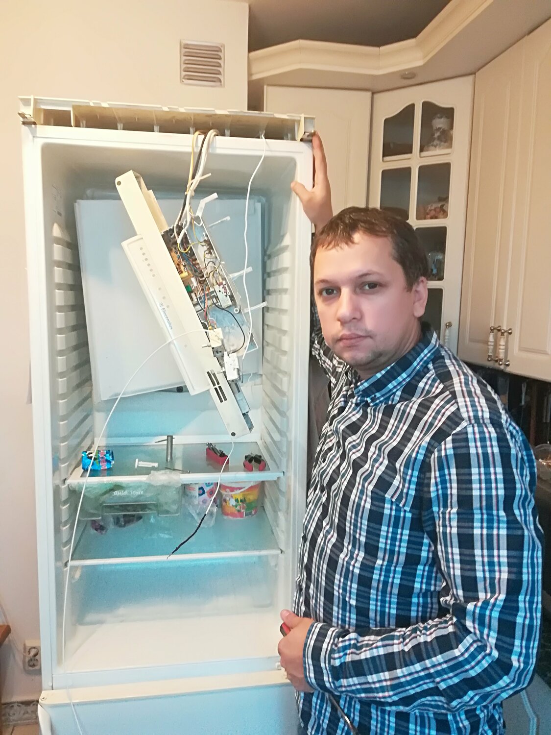 техника, бытовая техника, мужчина, холодильник, люди