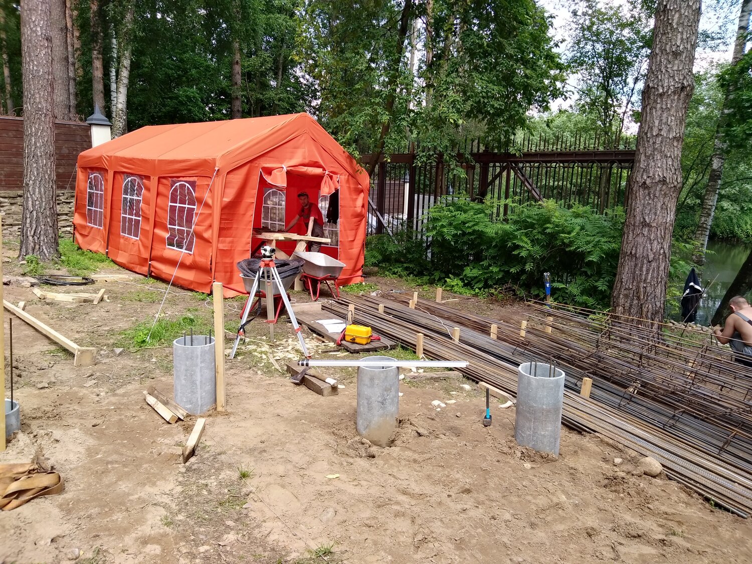 садовый домик на сваях, домик садовый, дачный домик в садоводстве, свайный фундамент смоленск, дачная