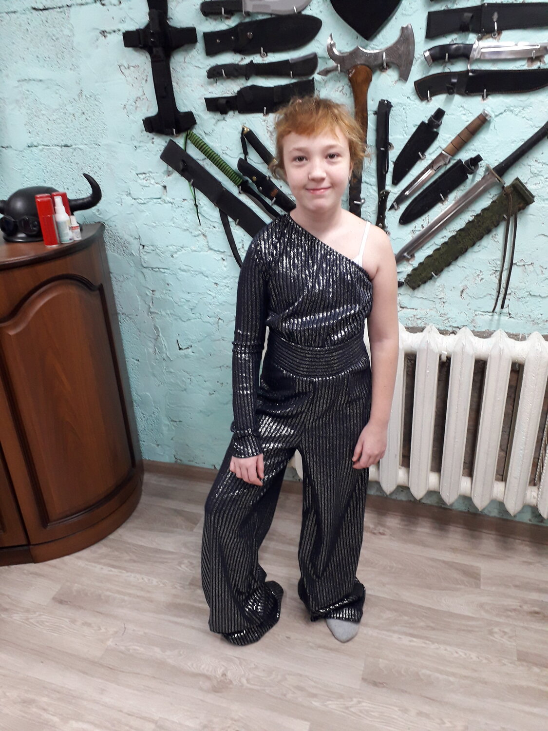 ребёнок, люди, юные защитники, фотографии, большой деревянный автомат солдат