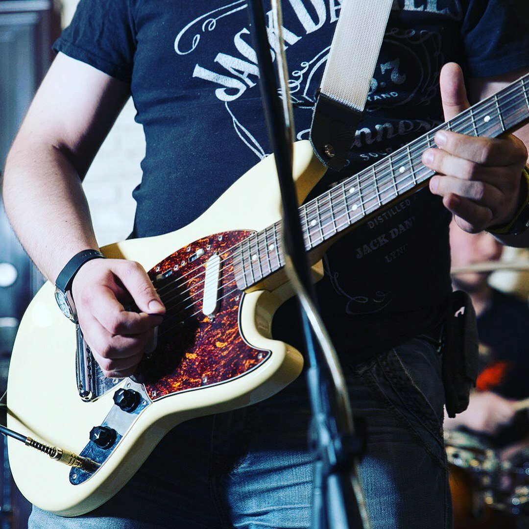 электрогитара, гитарист, евгений мищенко гитарист, гитара, fender jaguar