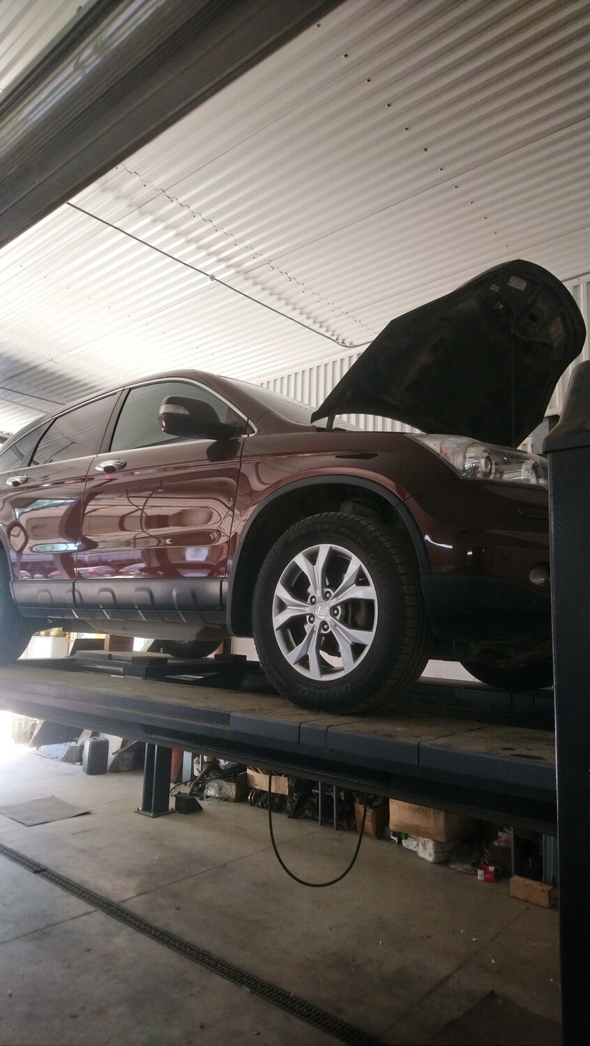авто, автомобиль, автосервис, ауди а6 на подъемнике, touareg 2008 на подъемнике