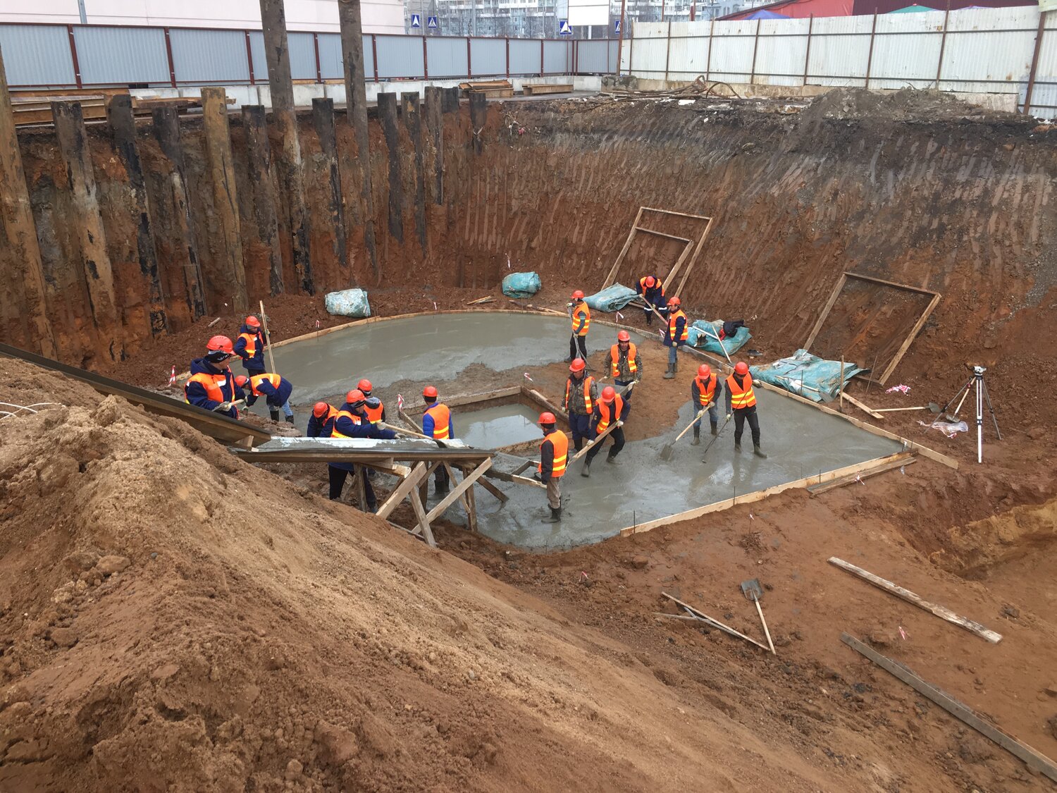 строительство, стройплощадка котлован, строительная площадка, west garden ход строительства, котлован