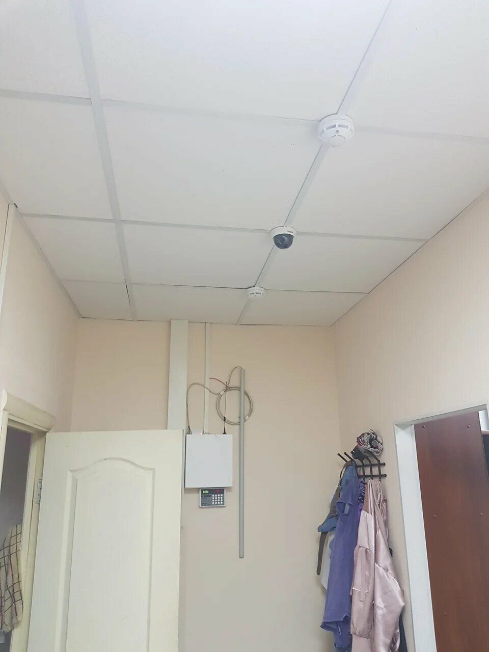 потолок, подвесной потолок, люстра, навесные потолки, потолочный светильник