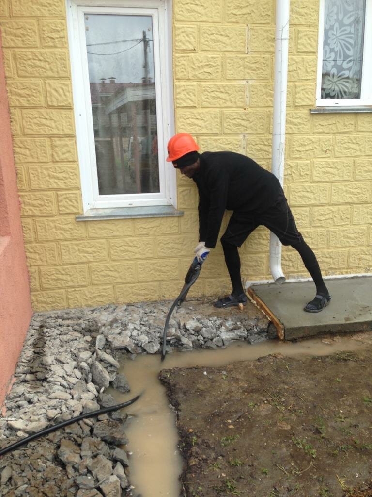 во дворе, демонтаж бетона, пол, покрытие, тротуар