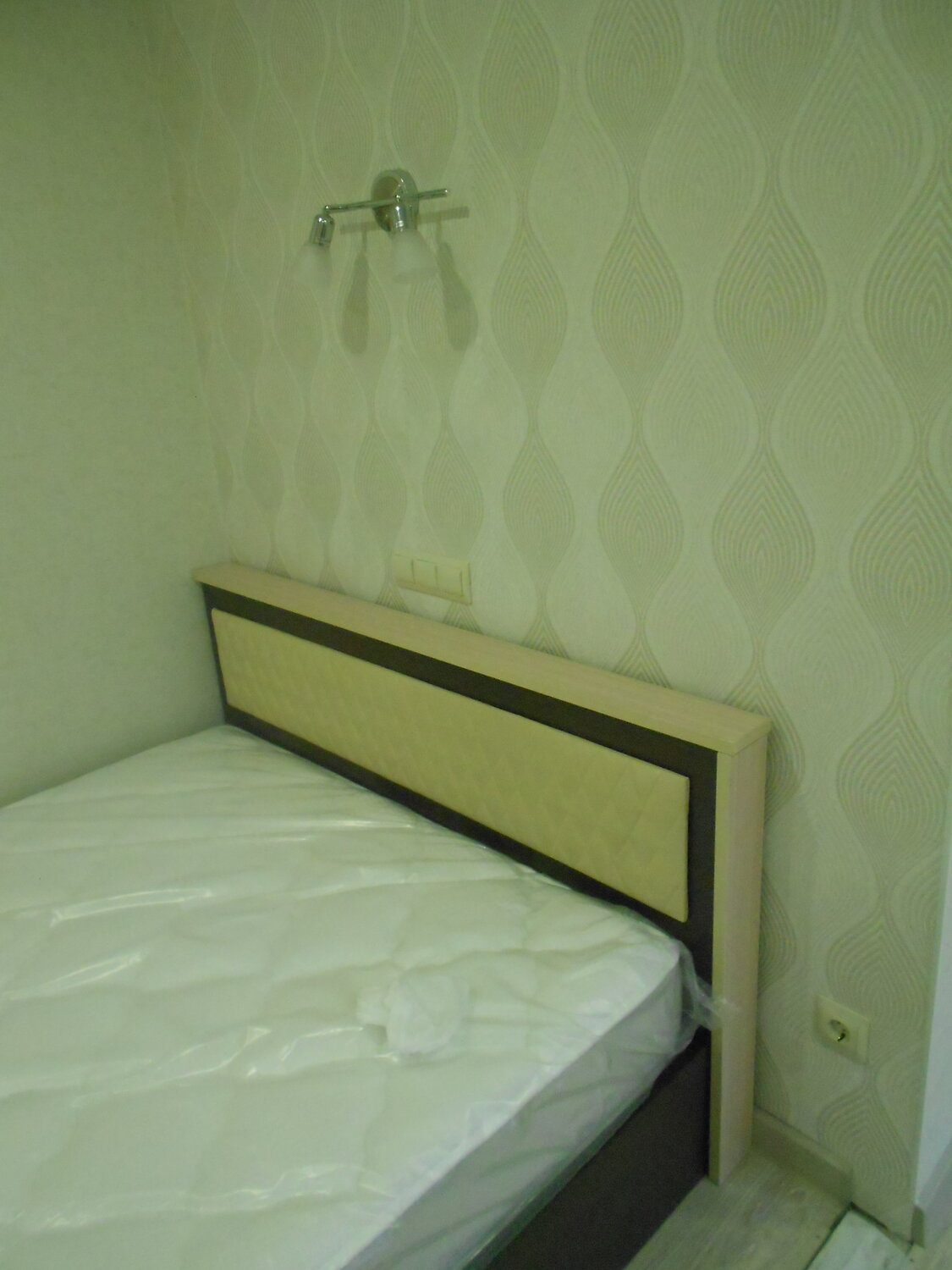 двуспальная кровать, кровать, кровать 1,5 м, кровать алекса кровати и матрацы, кровать адрио с прикроватными тумбами стиль