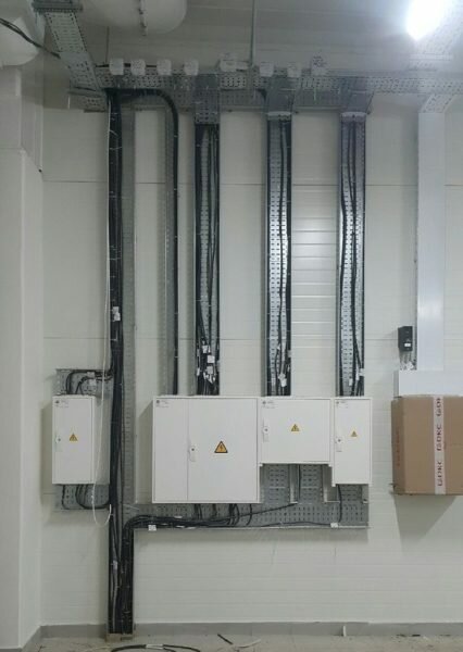 электромонтажные работы, сборка электрощитовой для офиса, прокладка кабелей в электрощитовой, электромонтаж, проектирование электрики тира